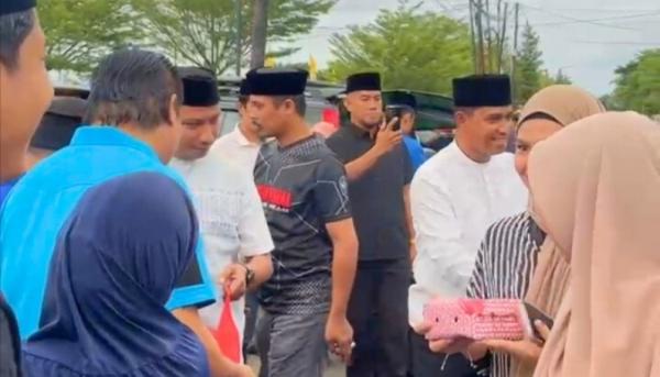 Gowa Sejuk, Polres dan Mahasiswa Kompak Bagi-Bagi Takjil