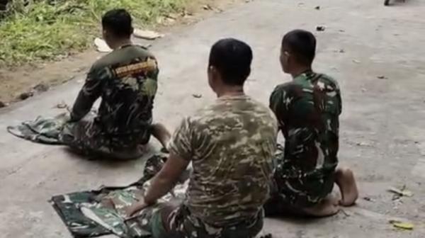 6 Kilometer dari Kampung, Prajurit TMMD Polman Salat di Tengah Pekerjaan Jalan
