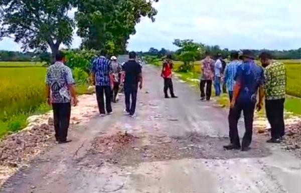 Baru Sebulan Dibangun, Jalan BKKD Rp2 Miliar di Ngampal Sumberejo Rusak