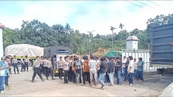Penjualan Besi PT San Xiong Steel Dihadang Polisi, Pembayaran Ratusan Karyawan Tertunda