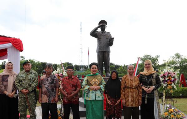 Patung Soeharto Berdiri di Markas Brigif 6 Kostrad, Simbol Penghormatan untuk Sang Jenderal Besar