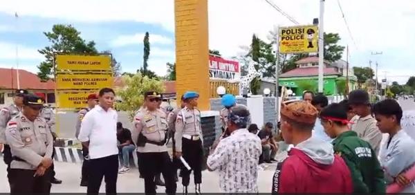 Dua Warga Kotakawau Jadi Tersangka, Komunitas Adat dan Mahasiswa Datangi Polres–Kejari Sumba Timur
