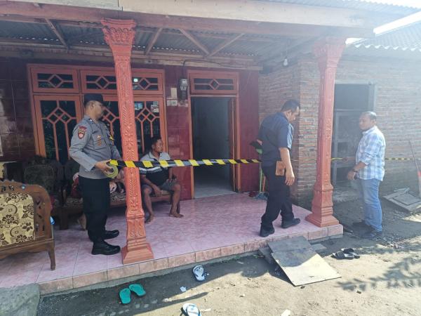Gagal Ajak Istri Minum Racun Gegara Terlilit Utang, Lansia di Jombang Ditemukan Tewas Tergantung