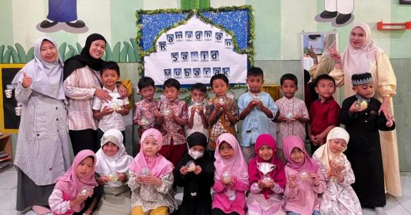 Keceriaan Ramadan, Ratusan Anak Antusias Hias Cupcake untuk Takjil