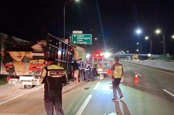 Kecelakaan Maut, Truk Sayur Tabrak Tronton dari Belakang, 1 Tewas di TKP