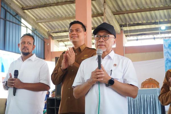 Warga Digelontor Beras dan Migor Jelang Idulfitri, Menteri Zulhas Pastikan Program Pangan Berjalan