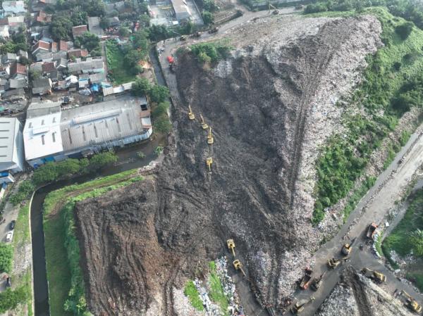 Lapak Berjarak dari Timbunan, Pedagang Lansia Turut Jadi Korban Longsor TPST Bantargebang