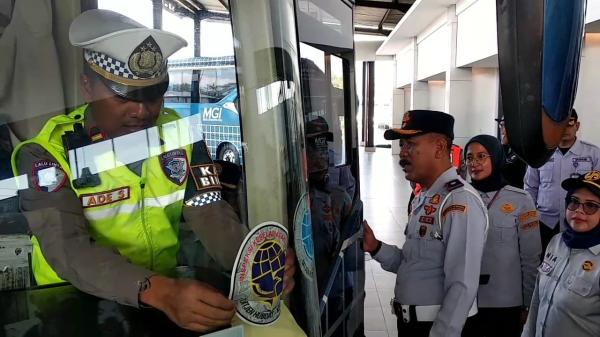 Jelang Mudik Lebaran, Bus di Terminal Guntur Garut Diperiksa Petugas Gabungan