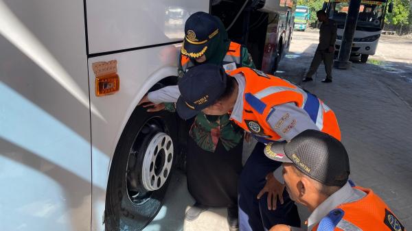 Sambut Arus Mudik Lebaran 2026, Bus AKDP dan AKAP di Bojonegoro Jalani Pemeriksaan Menyeluruh