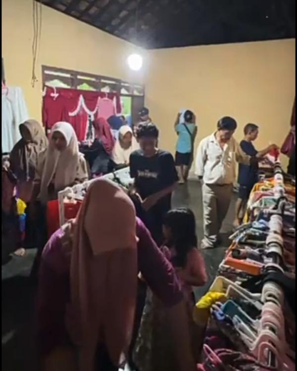 Ekonomi Sulit, Baju Gratis dari Sagang Nainggolan Diserbu Warga Waringinsari Barat
