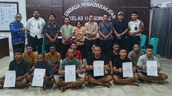 P21! Penyidik Ditreskrimsus Polda PBD Limpahkan 12 Tersangka Tambang Emas Ilegal ke Kejari Sorong