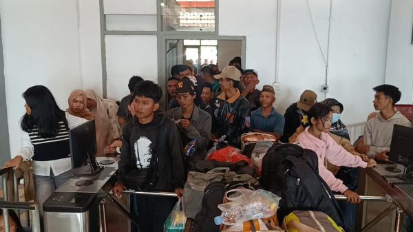 Antisipasi Lonjakan Mudik Lebaran, ASDP Percepat Bongkar Muat Kapal di Pelabuhan Tanjung Kalian