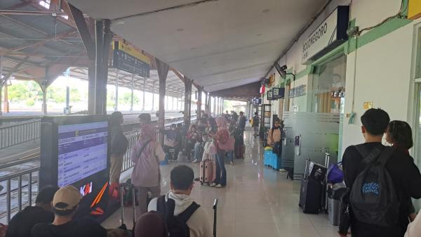 Mobilitas Pemudik Meningkat, Ribuan Penumpang Dilayani di Stasiun Bojonegoro