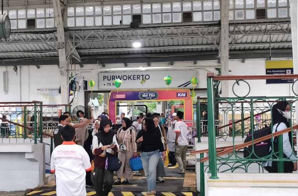 Lonjakan Penumpang Signifikan di Stasiun Purwokerto Mulai Terjadi
