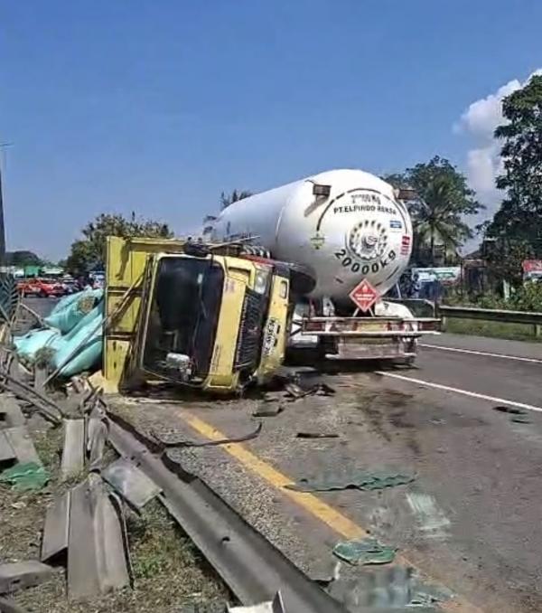 Truk Tangki LPG Pertamina Terlibat Kecelakaan di Tol Tangerang–Merak, Lalu Lintas Macet 2 Kilometer