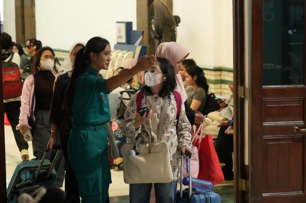 Stasiun Pantura Jateng Mulai Dipadati Pemudik, Penumpang Turun Lebih Banyak