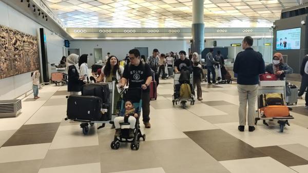 Puncak Arus Mudik Lebaran 1447 H, Penumpang Padati Bandara Internasional Dhoho Kediri