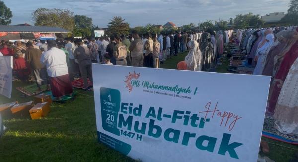 Ribuan Warga Muhammadiyah Jombang Salat Idulfitri di Lapangan, Angkat Pesan Islam Peduli Lingkungan