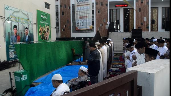 Ratusan Jemaah Muhammadiyah Pringsewu Gelar Salat Id Lebih Awal, Polisi Lakukan Pengamanan Ketat