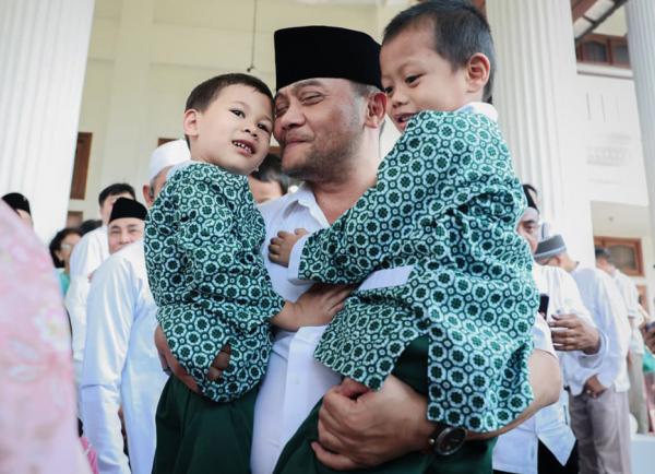 Momen Haru Gubernur Jateng Berbagi Kebahagiaan dengan Anak Panti dan Komunitas Disabilitas