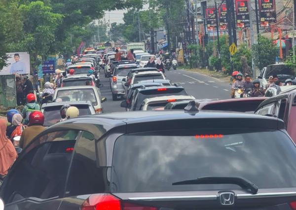 H+2 Lebaran 2026, Jalur Bojonegoro–Babat Dipadati Kendaraan