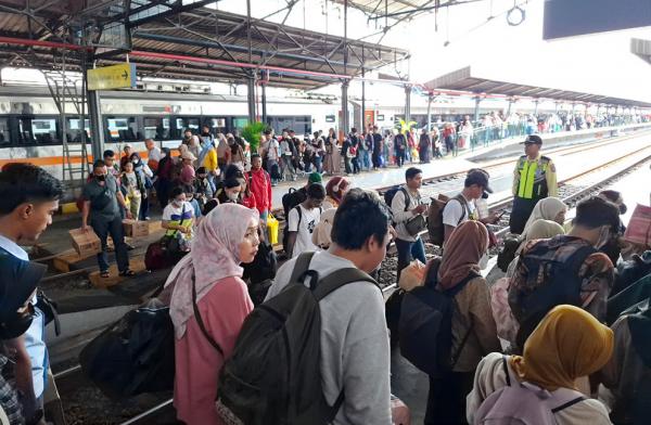 Hari Terakhir Libur Lebaran 2026: Arus Balik di Daop 4 Masih Tinggi, KA Favorit Dipadati Penumpang