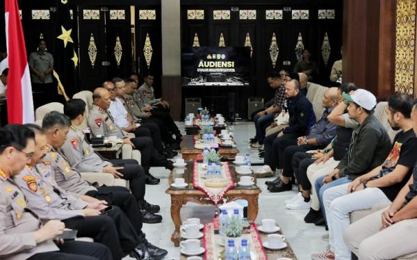 Polda Jatim Satukan Persebaya Surabaya dan Arema FC, Sepakati Laga Damai di Kanjuruhan