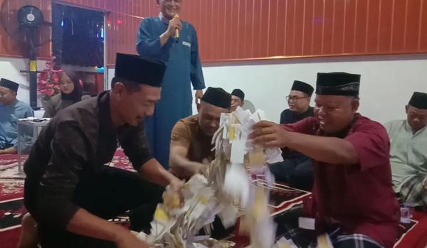 Ratusan Warga Padati Syukuran Robani, Hadiah Jutaan Rupiah Dibagikan