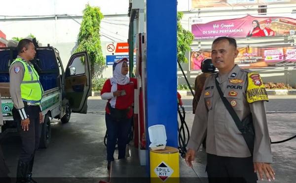 Pastikan Stok BBM Aman, Polsek Bubutan Gelar Patroli Presisi di SPBU Dupak