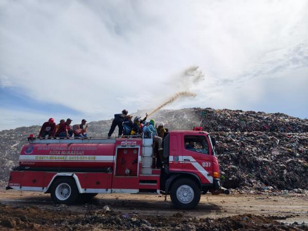Atasi Bau Sampah, 300 Liter Ecoenzym Disemprotkan di TPA Tamangapa Makassar