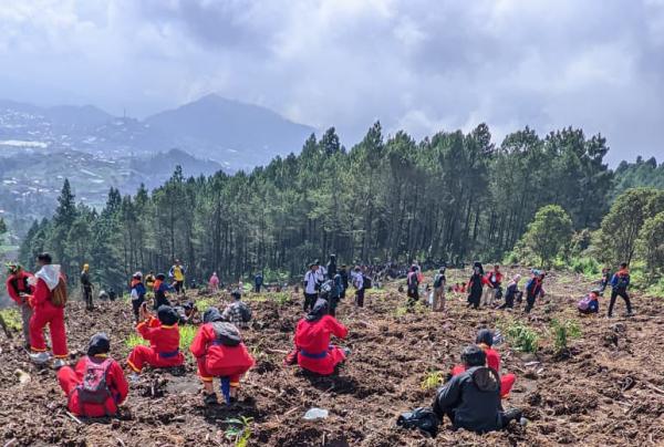 Aksi Hijau di Lereng Slamet, Komunitas Patanjala Purbalingga Tanam 5.000 Pohon