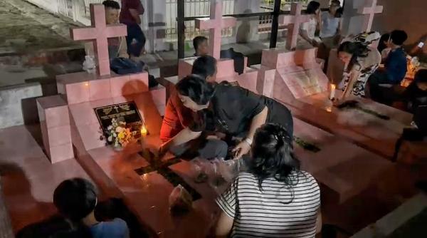 Warga Kristiani di Palangka Raya Gelar Tradisi Ziarah Makam di Malam Paskah