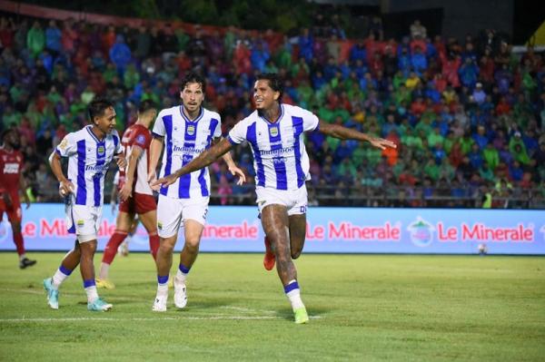 Maung Bandung Pesta Kemenangan di Padang, Tanque Cetak Dua Gol!