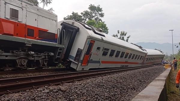 Kereta Bangunkarta Anjlok di Bumiayu Brebes, 13 Perjalanan KA Jalur Selatan Memutar Jalur Utara