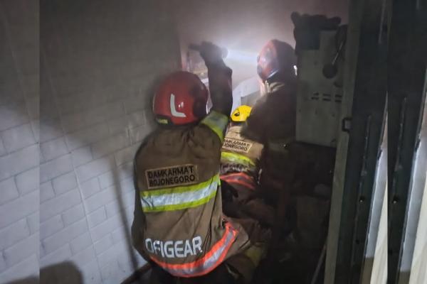 Kebakaran Toko Plastik dan Kue di Jalan Untung Suropati Kota Bojonegoro, Ini Penyebabnya