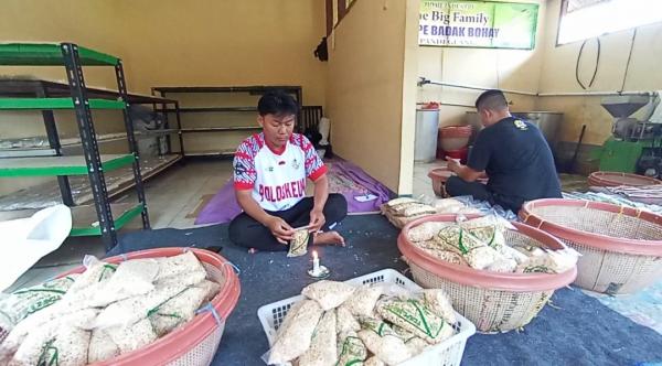 Kenaikan Harga Kedelai dan Plastik, Pengrajin Tempe di Pandeglang Terpaksa Kurangi Karyawan