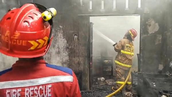 Rumah di Palangka Raya Hangus Terbakar Saat Ditinggal Pemilik, Kerugian Capai Ratusan Juta