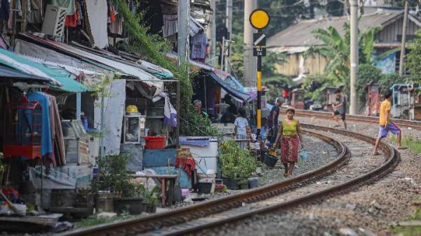 Bahas Hunian Warga Pinggir Rel, Prabowo Panggil Menteri Perumahan hingga Direktur Utama KAI