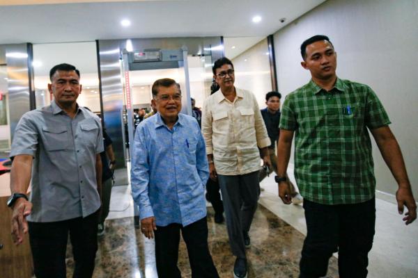 Selesaikan Masalah yang Berlarut-larut, JK Sarankan Jokowi Tunjukkan Ijazah Asli ke Publik