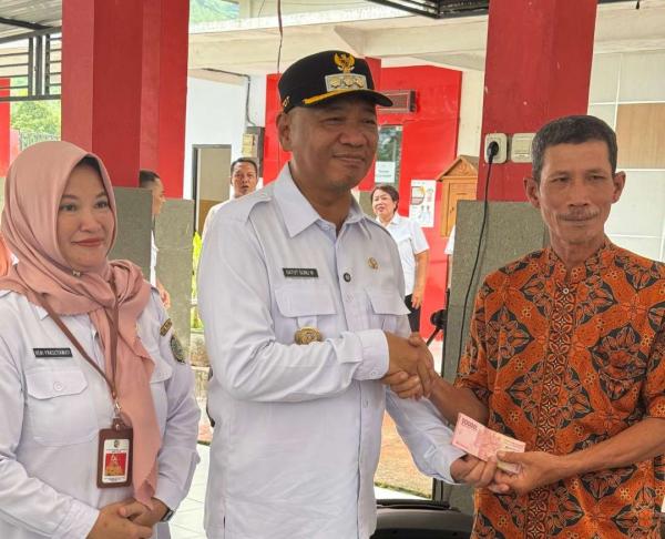 Ratusan Pengusaha Desil 1 di Tulungagung Terima Bansos Kemensos Rp1,5 Juta