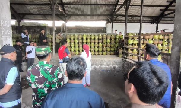 Pangkalan Elpiji di Jarit Lumajang Ditutup, Diduga Timbun 1.120 Tabung Gas 3 Kg