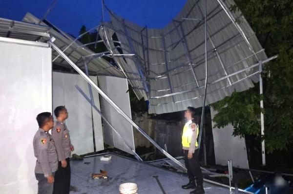 Dapur MBG di Kedungadem Bojonegoro Roboh Dihantam Hujan Angin Kencang