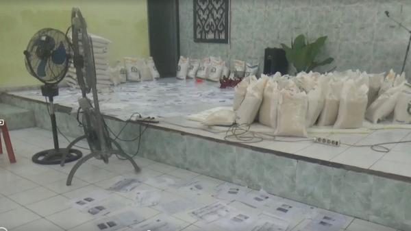 Distribusi Terganggu! Banjir Cepu Rendam Puluhan Karung Beras Bantuan