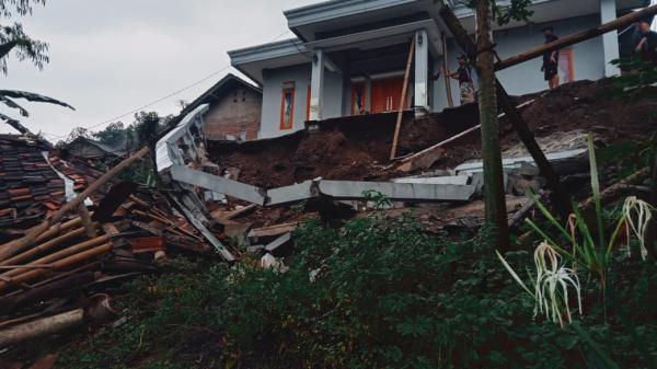 Longsor di Leles Garut Rusak Rumah Warga, Kerugian Capai Puluhan Juta