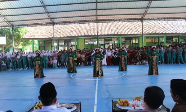 Kepala Kemenag Indramayu Kunjungi Festival BeSuper 3, Apresiasi Potensi Siswa