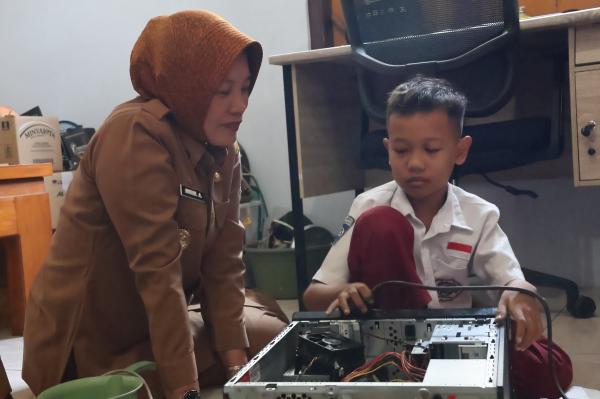 Bocah Jenius Perakit Elektronik Dikunjungi Wabup Bojonegoro, Bantu Fasilitasi Merakit Sepeda Listrik