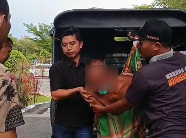 Keluyuran Tanpa Busana, Petugas Satpol PP Amankan Pria di Jalan Trunojoyo Bojonegoro
