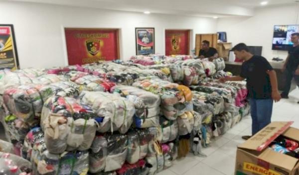 Polda NTT Hantam Penyelundup Rombengan, Ratusan Ballpress Diseret dari Perbatasan