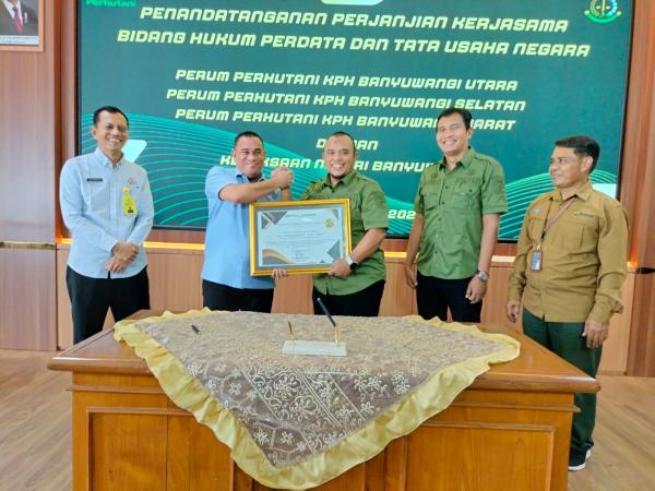 Tekan Kejahatan Hutan, Perhutani Gandeng Kejari Banyuwangi Perkuat Penanganan Hukum