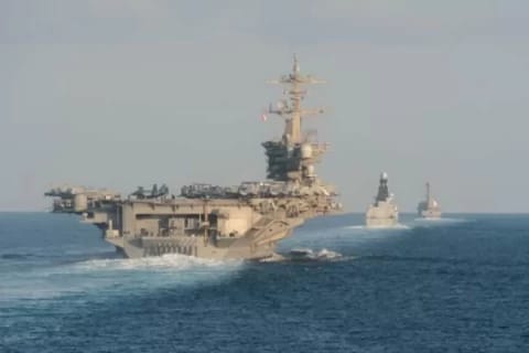 Iran Arahkan Rudal ke USS Abraham Lincoln di Selat Hormuz, Ancam Tenggelamkan Armada AS